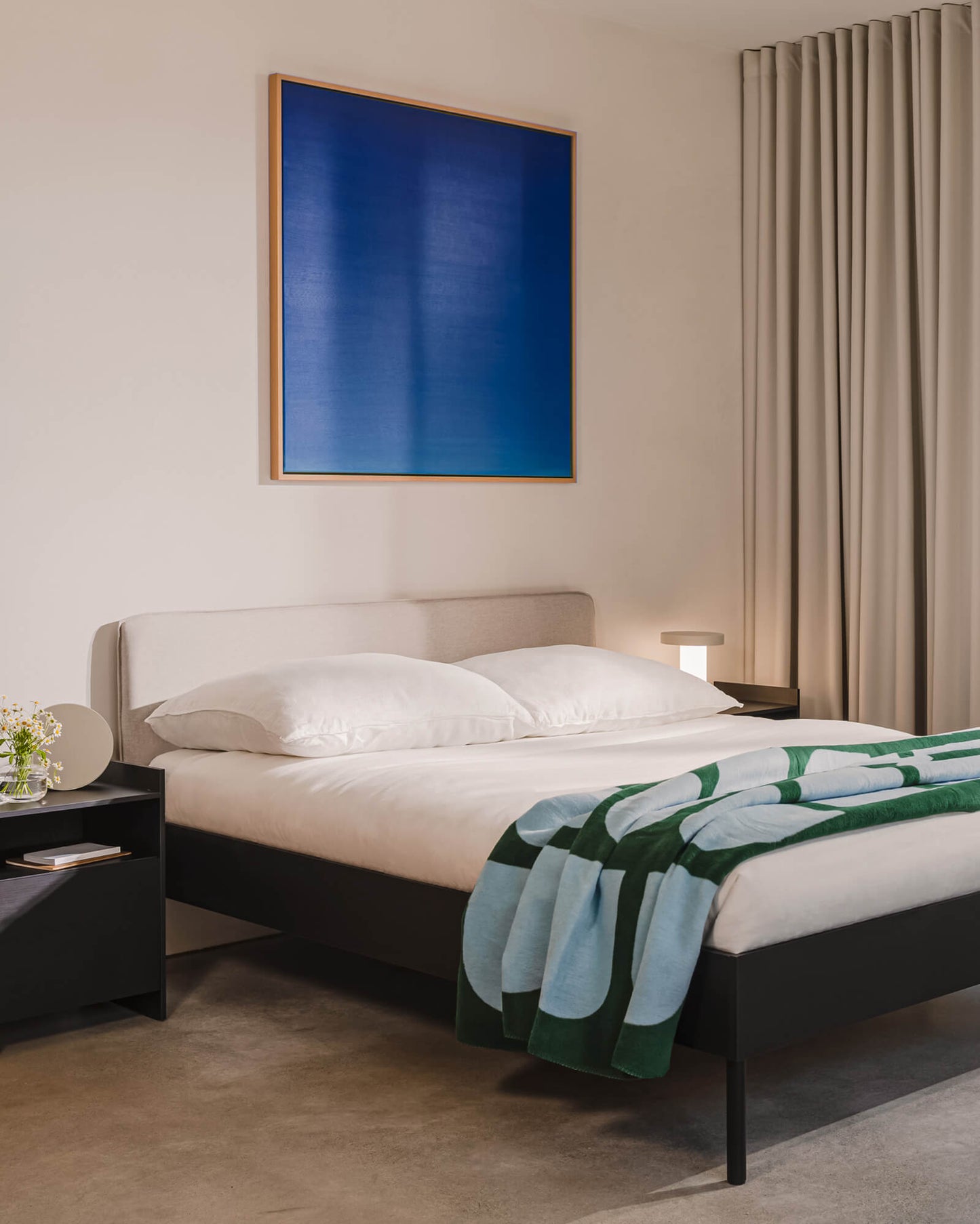 Streiko Bed Black