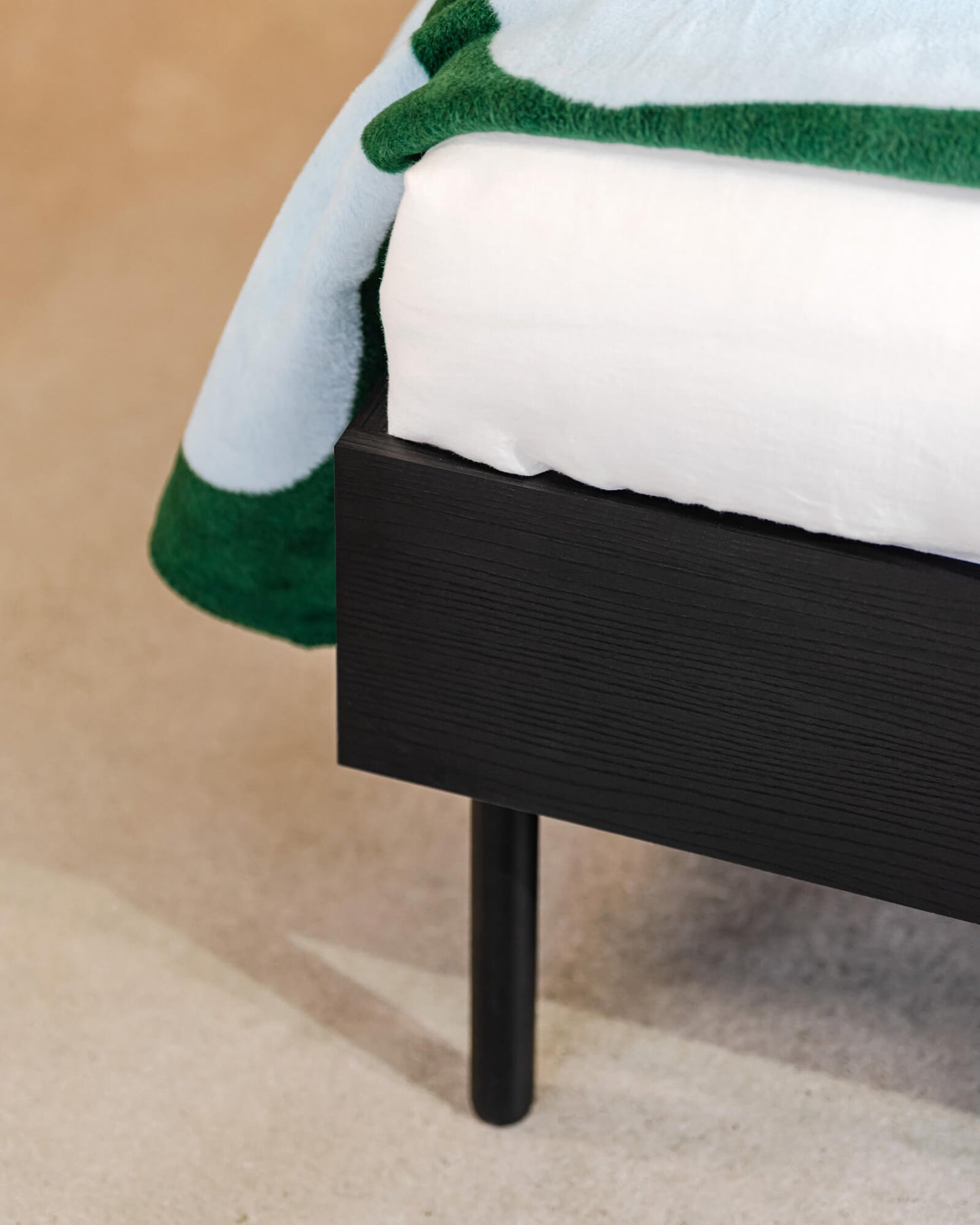 Streiko Bed Black